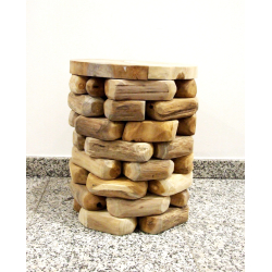 Stolik z kawałków drewna tekowego okrągły